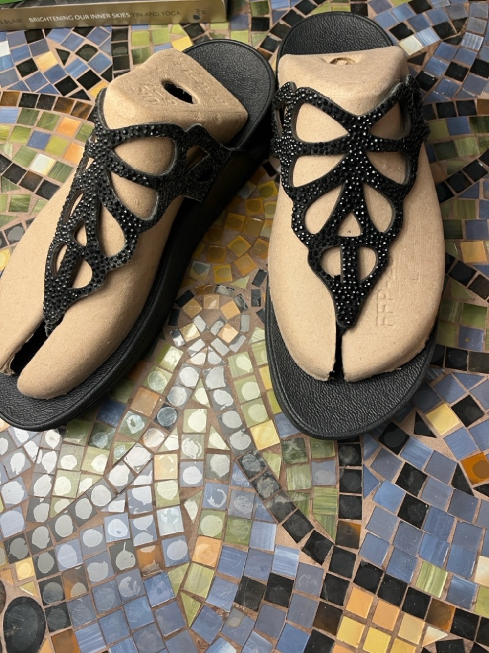 Fitflop Wedge Sandal with Toe Posts and Black Embellished Straps NIB